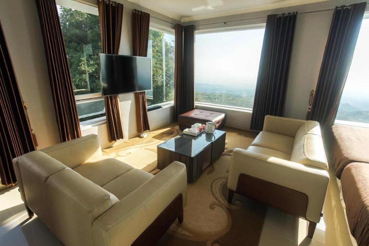 De Villa Cetho Karanganyar  Екстериор снимка