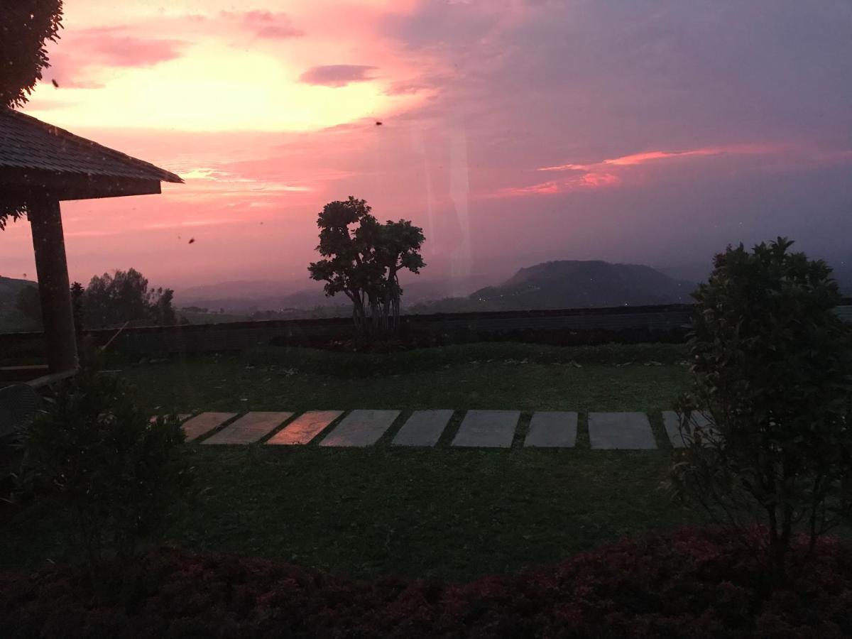 De Villa Cetho Karanganyar  Екстериор снимка